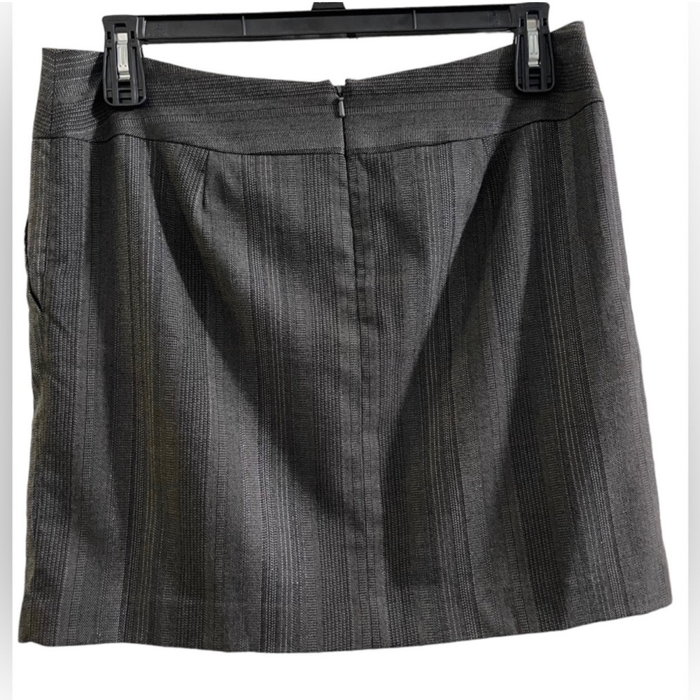 Michael Kors Gray Striped Mini Skirt - Size 12 - Picture 2 of 4